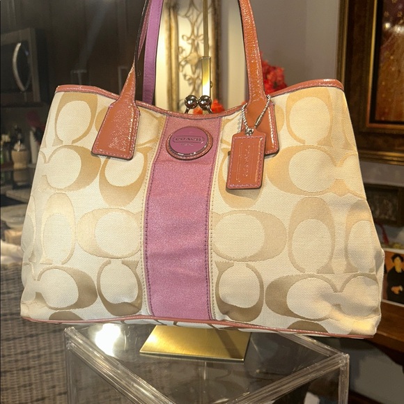 Coach Beige/Pink Signature Satchel 2011 with Kiss Lock Closure 14”x 9.5”x 6” EUC - Picture 3 of 9